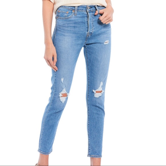 Levi’s Wedgie Fit High Rise Distressed Crop Jeans - Picture 12 of 16